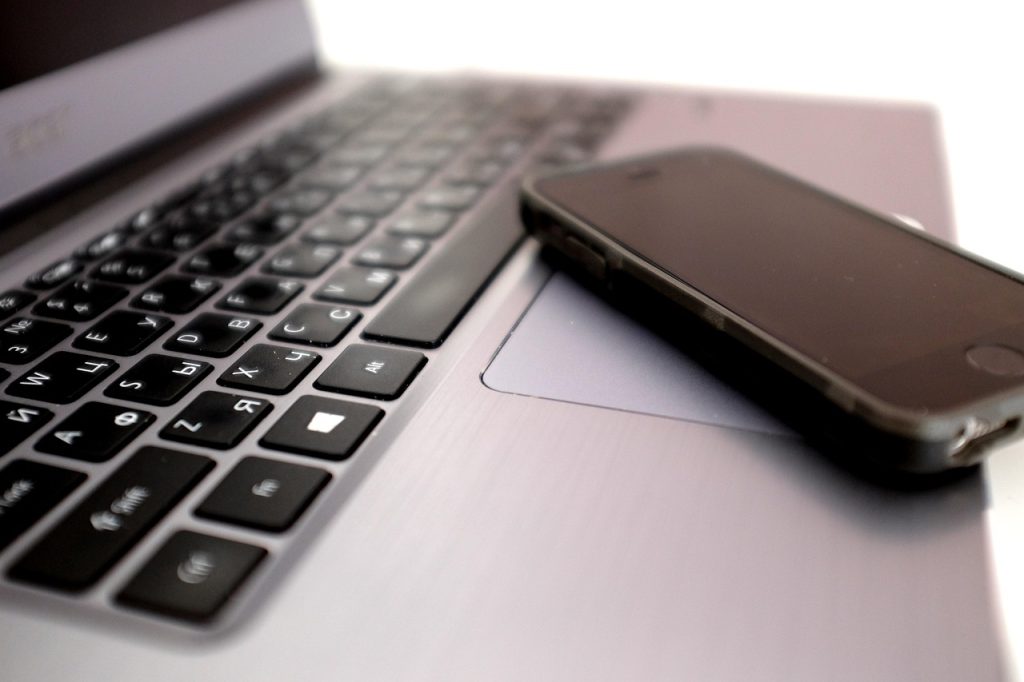 S'expatrier et travailler sans parler la langue locale.