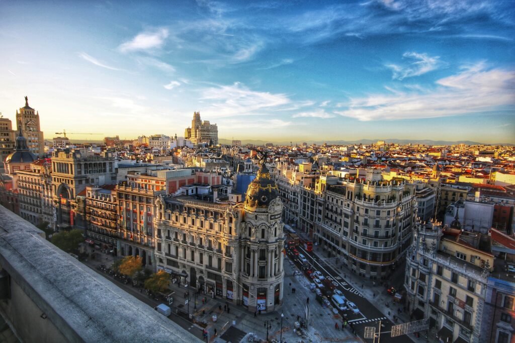 Vue de Madrid pour illustrer un guide sur l'emploi en Espagne pour les Français